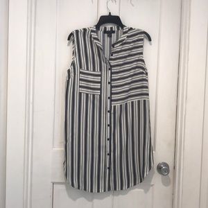 Size 6 b&w striped Atmosphere tank top